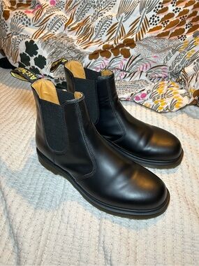 Men's Dr Marten Black Chelsea Boots - Classic Slip-On Leather